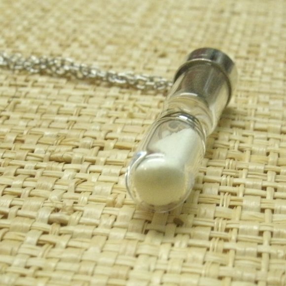 Glow in the Dark Hour Glass Necklace - Picture 6 of 16